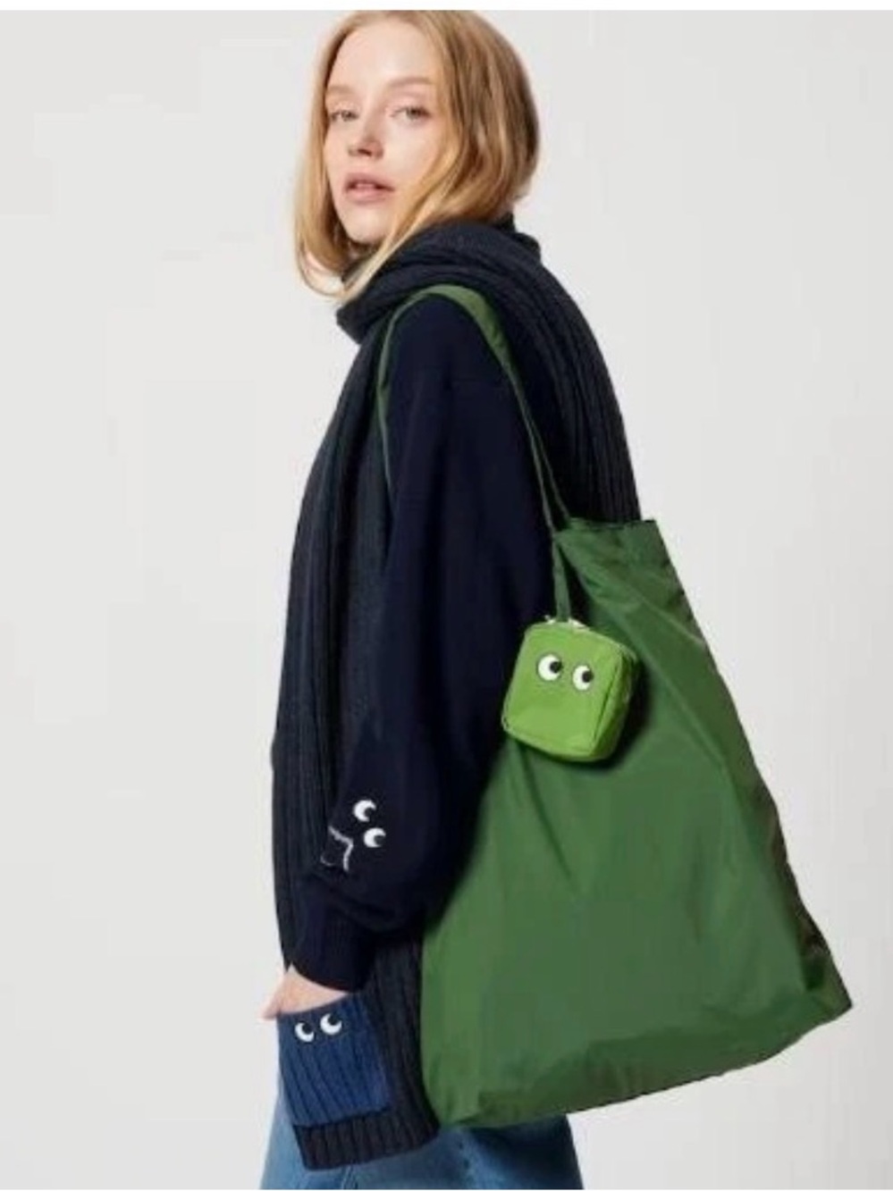 UNIQLO X ANYA HINDMARCH PACKABLE BAG GREEN